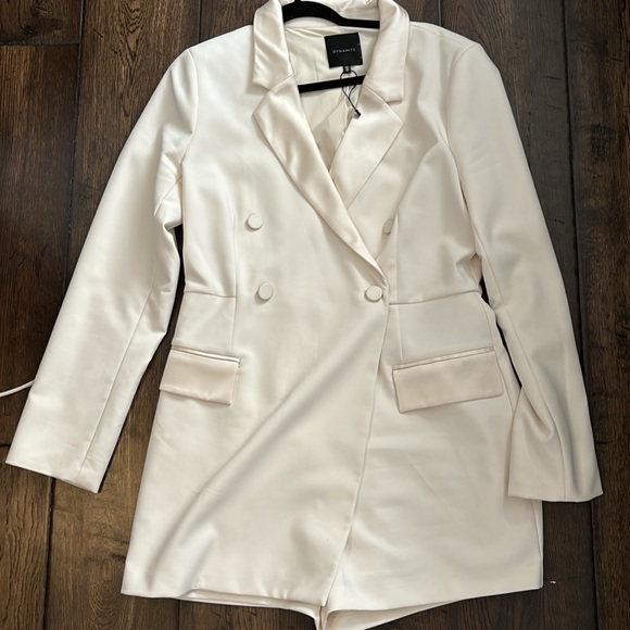 DYNAMITE Blazer Romper - Picture 2 of 3